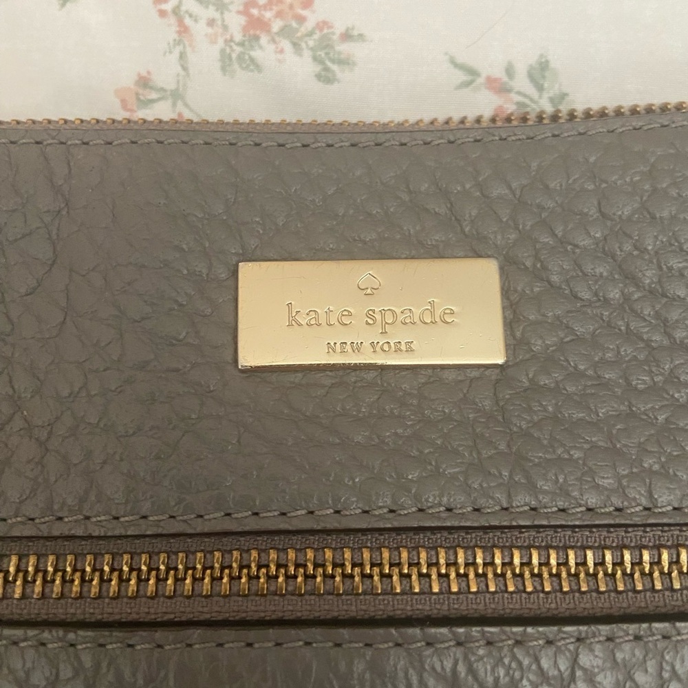 Kate Spade Gray Crossbody Bag with Gold Hardware - Picture 3 of 6